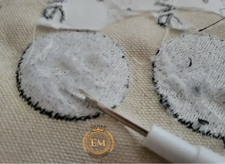 Come rimuovere il ricamodery 4 Using a seam ripper