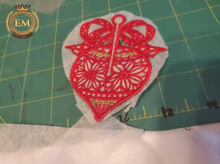 So sticken Sie freistehende SpitzemplVollständiges Tutorial Finishing Up(1)