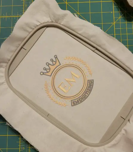Come ricamare un'etichetta per quilt teEsercitazione completa Complete Tutorial 6 Prep Stabilizer and Hoop Fabric